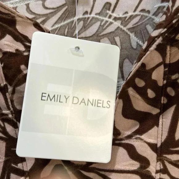 Emily Daniels Women's Long Sleeve Brown and Tan Pattern Pull Over Shirt Size S - Picture 7 of 11